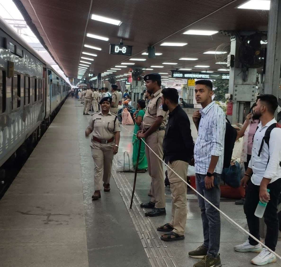 Bokaro News : आद्रा मंडल : छठ यात्रियों की वापसी के लिए चलायी जा रहीं विशेष ट्रेनें