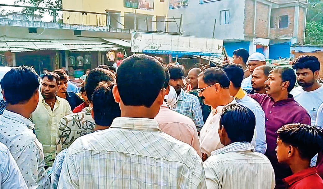 Hajipur News : तेजप्रताप यादव के काफिले में शामिल गाड़ी से बाइक में लगी ठोकर, हंगामा
