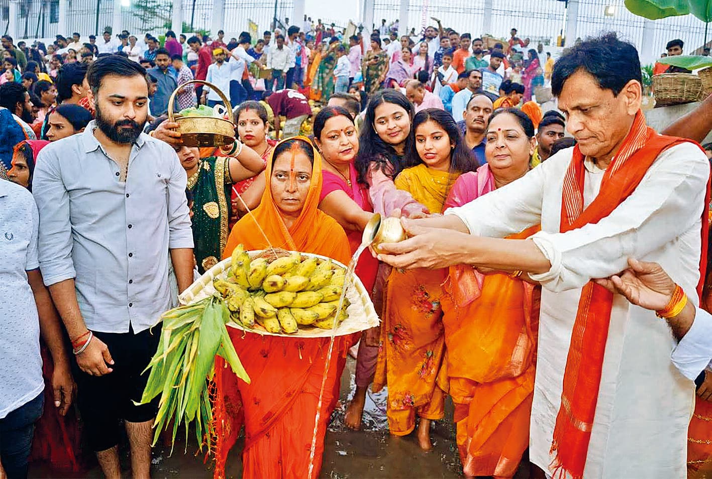 Hajipur News : उदीयमान सूर्य को अर्घ के साथ संपन्न छठ