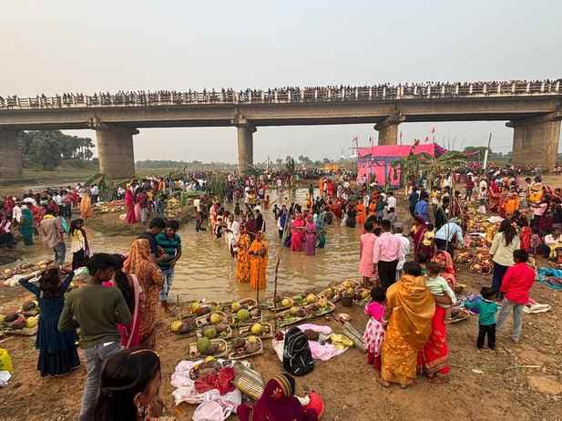 व्रतियों ने की परिवार और समाज की समृद्धि की कामना