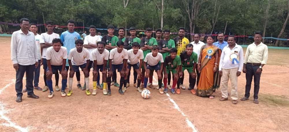 East Singhbhum News : उद्घाटन मैच में टॉस से जियाड़ झरना एफसी जीता