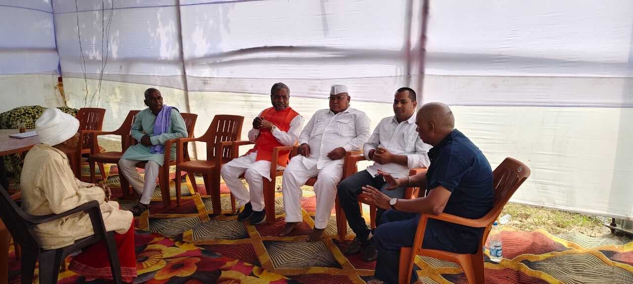 Giridih News: दिवंगत के परिजनों से मिलने पहुुंचे बाबूलाल