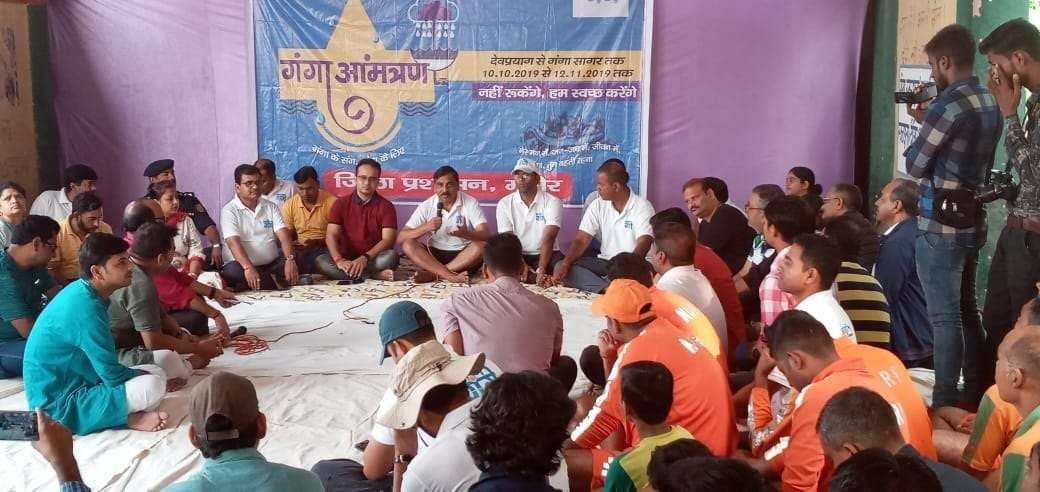 भगवान भास्कर व छठी मैया की प्रतिमा स्थापित कर की पूजा-अर्चना