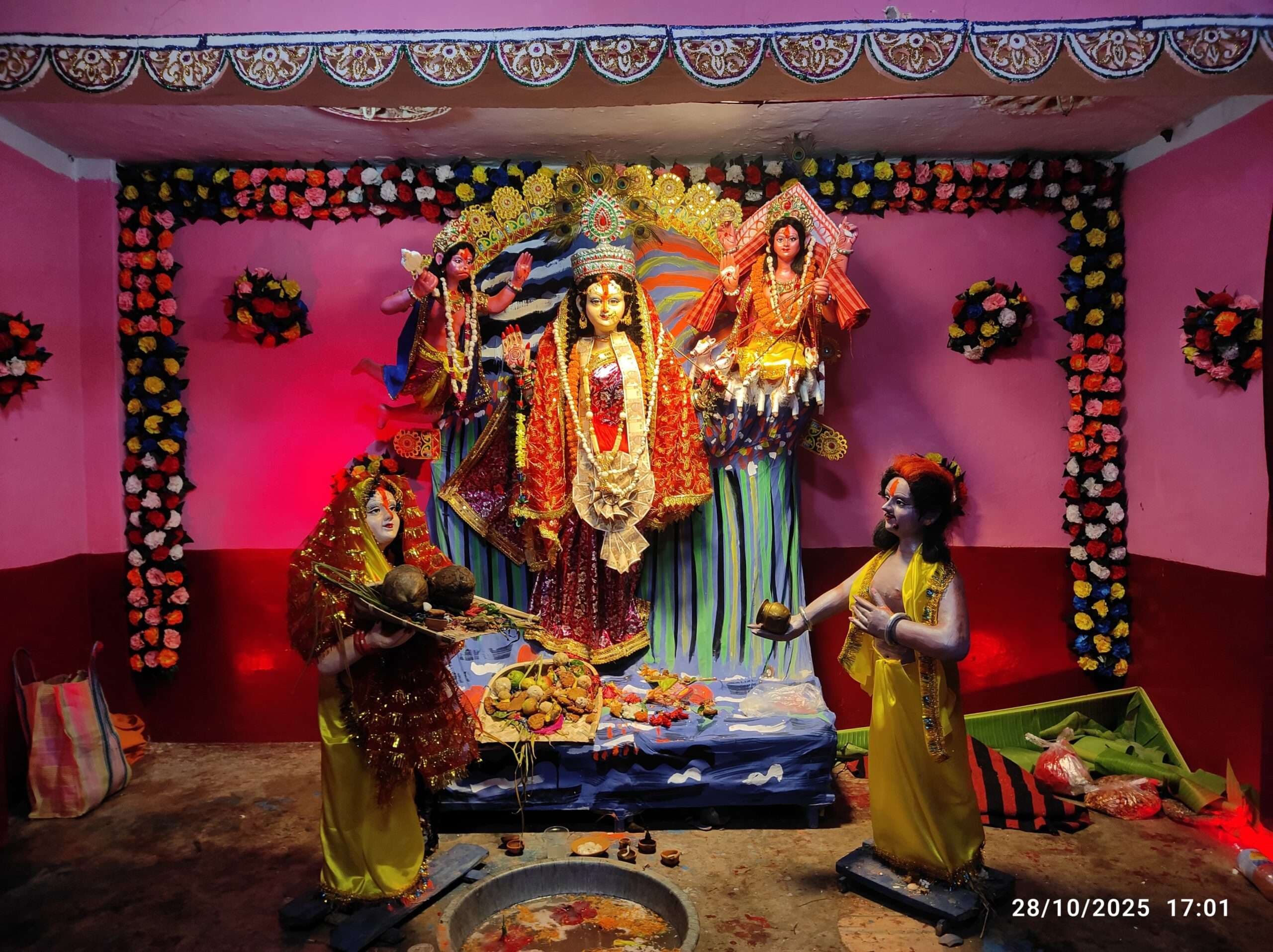 सात घोड़ों पर सवार भगवान भास्कर की प्रतिमा का श्रद्धालुओं ने किया दर्शन