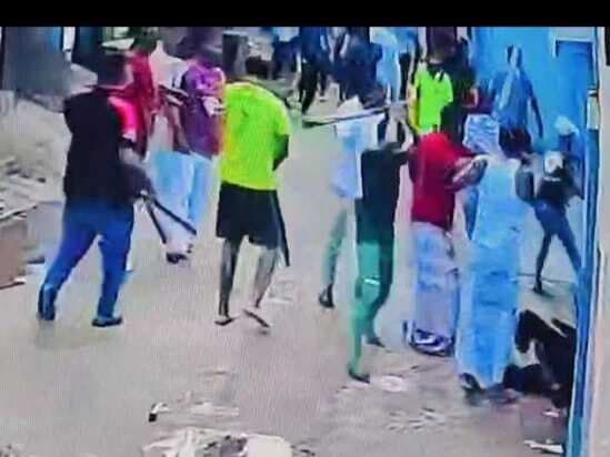 Jamshedpur News : परसुडीह में झामुमो नेता के बेटा और भतीजा को घेरकर लाठी-डंडे से पीटा, हंगामा