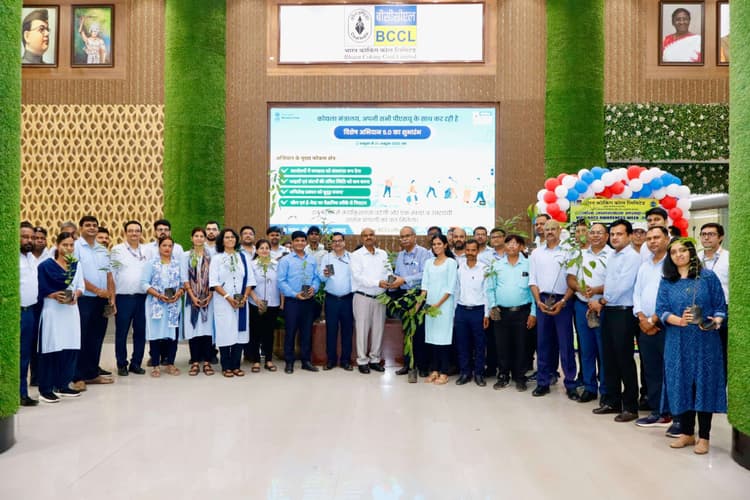 Dhanbad News: पेड़-पौधे हमारे जीवन का आधार, पर्यावरण संरक्षण जरूरी : रमैया