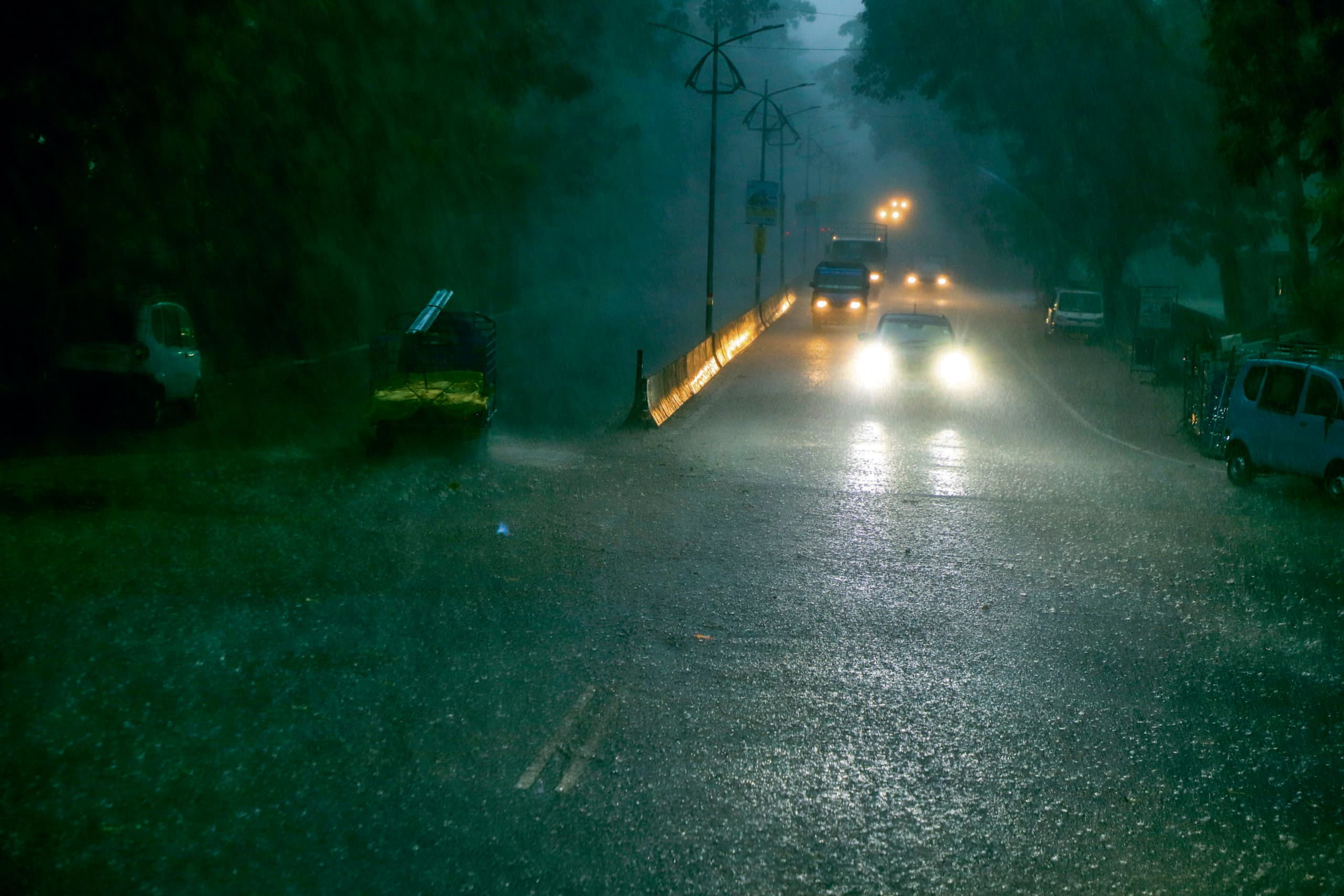 Jamshedpur News : मोंथा चक्रवात : दिन में ही छाया अंधेरा, 30 तक रहेगा असर