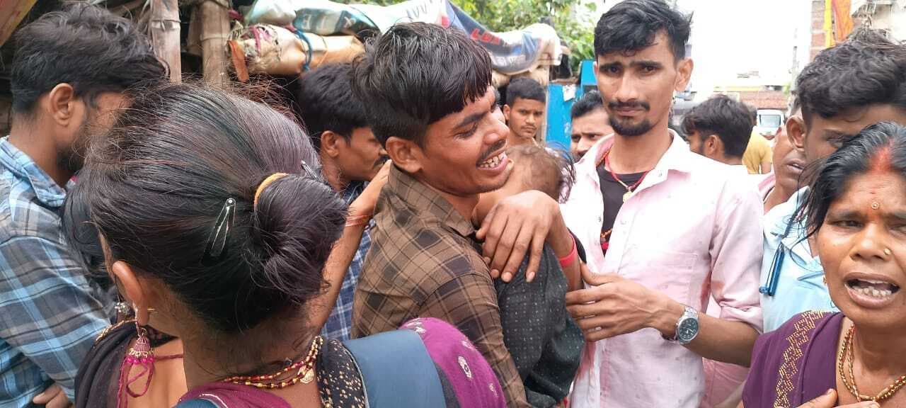 रफीगंज में तेज रफ्तार टोटो ब्रेकर पर पलटा, बच्चे की मौत