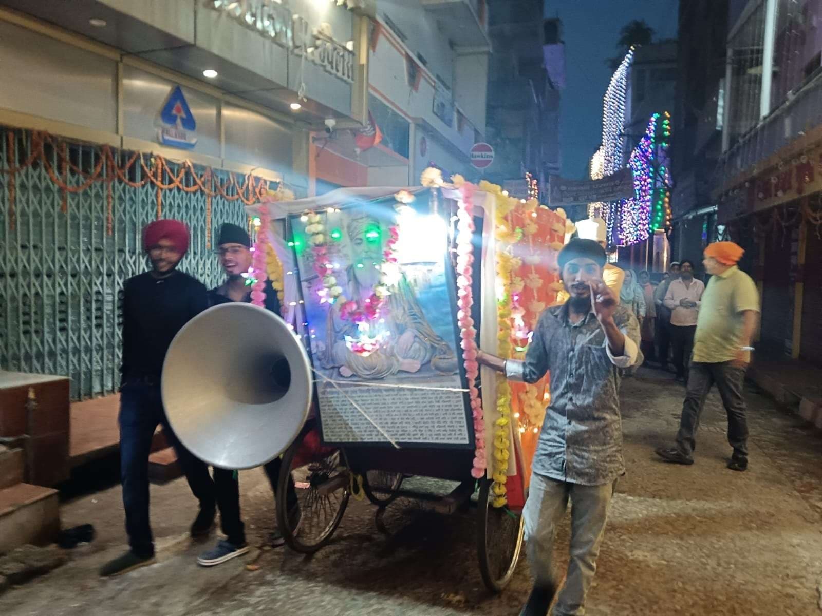 Motihari: प्रकाशोत्सव को लेकर निकाली गयी प्रभातफेरी