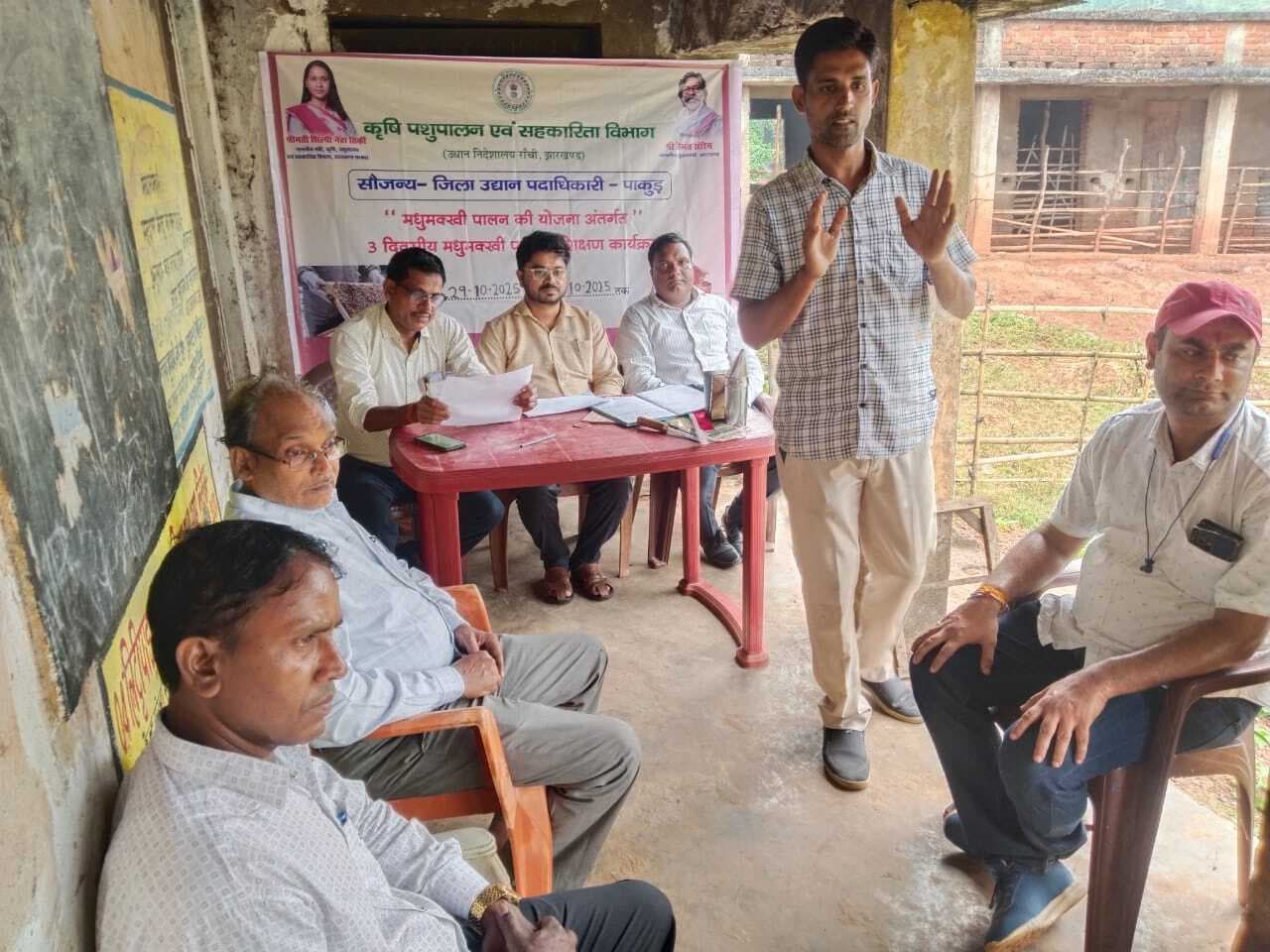 पहाड़िया बहुल गांवों को मधुमक्खी पालन का हब बनाने के लिए प्रशिक्षण शुरू