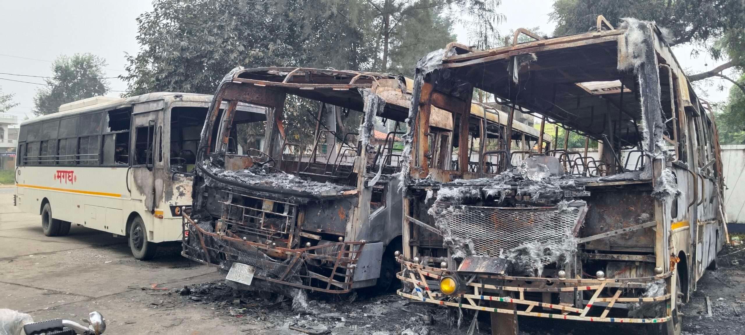 तीन बसों में लगी आग, लाखों की क्षति