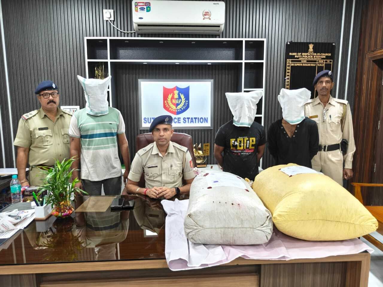 34.67 किलो गांजा जब्त, तीन लोग गिरफ्तार