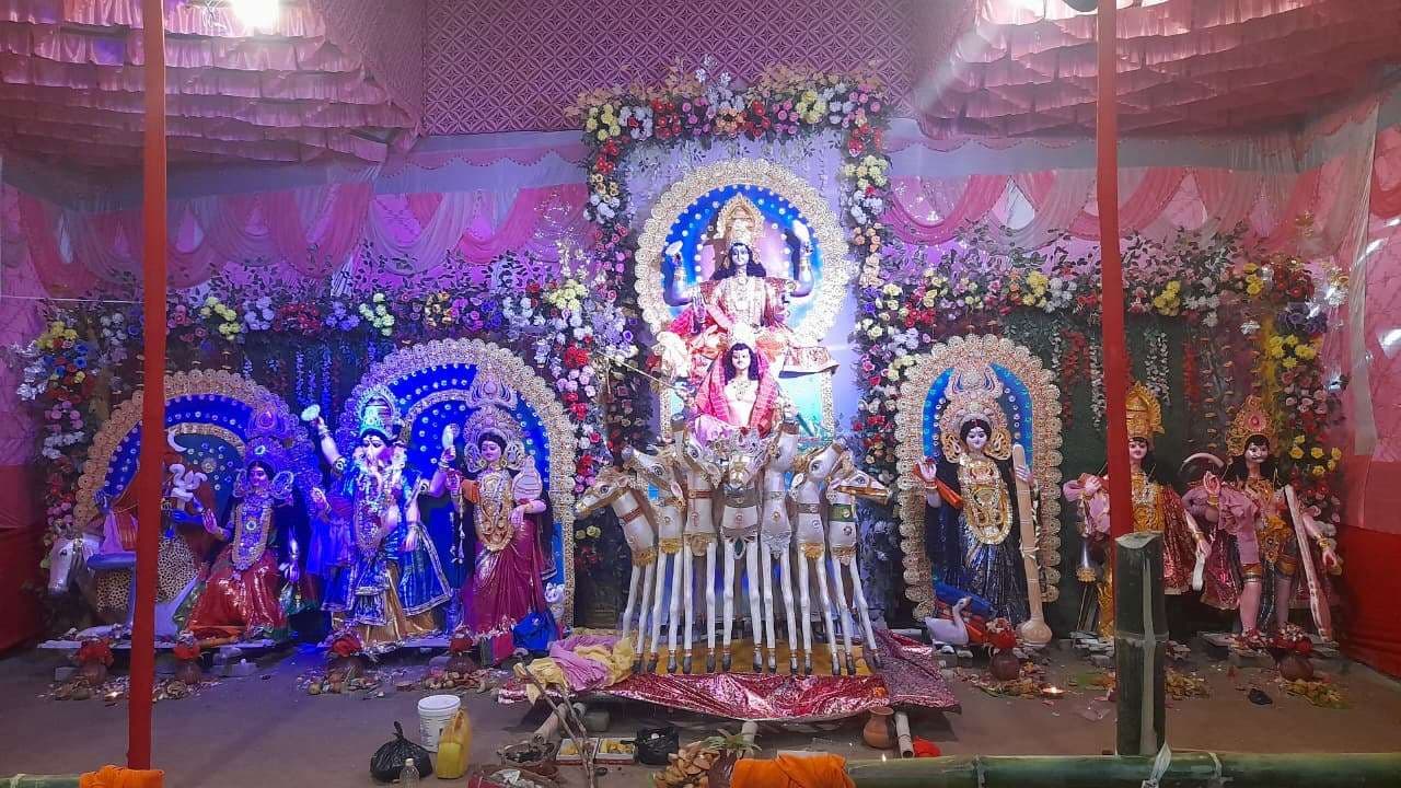 भक्तिभाव से की गई भगवान सूर्यदेव की पूजा अर्चना