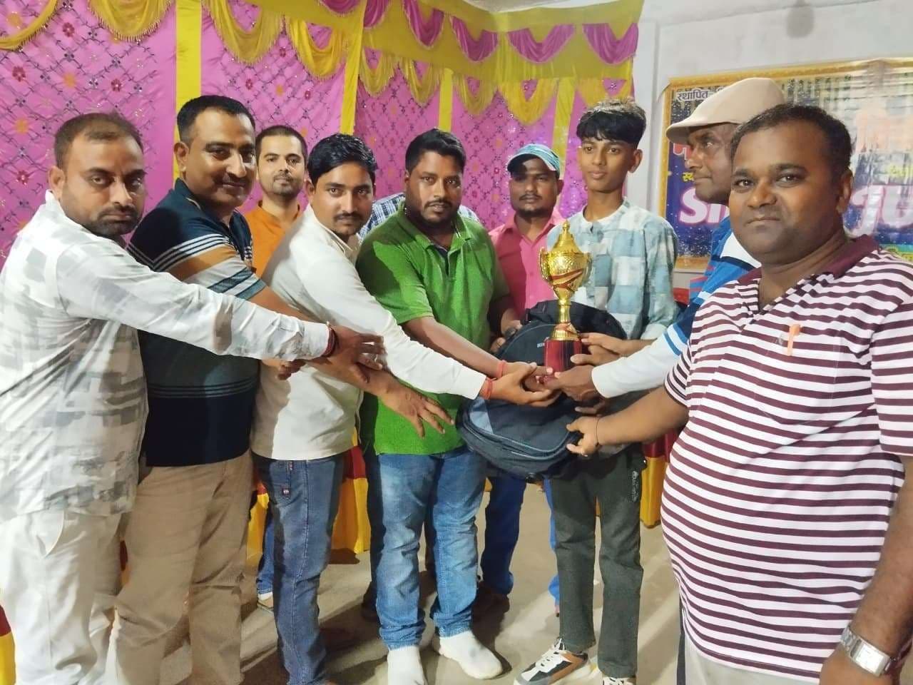 अशोकनगर गांव में क्विज  में कृष्णा, पेंटिंग में विजेता बनी राजनन्दनी