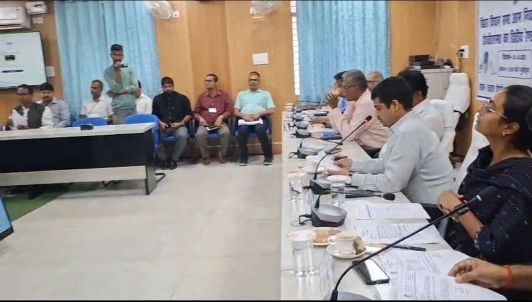 जिले में इवीएम व वीवीपैट का द्वितीय रैंडमाइजेशन संपन्न