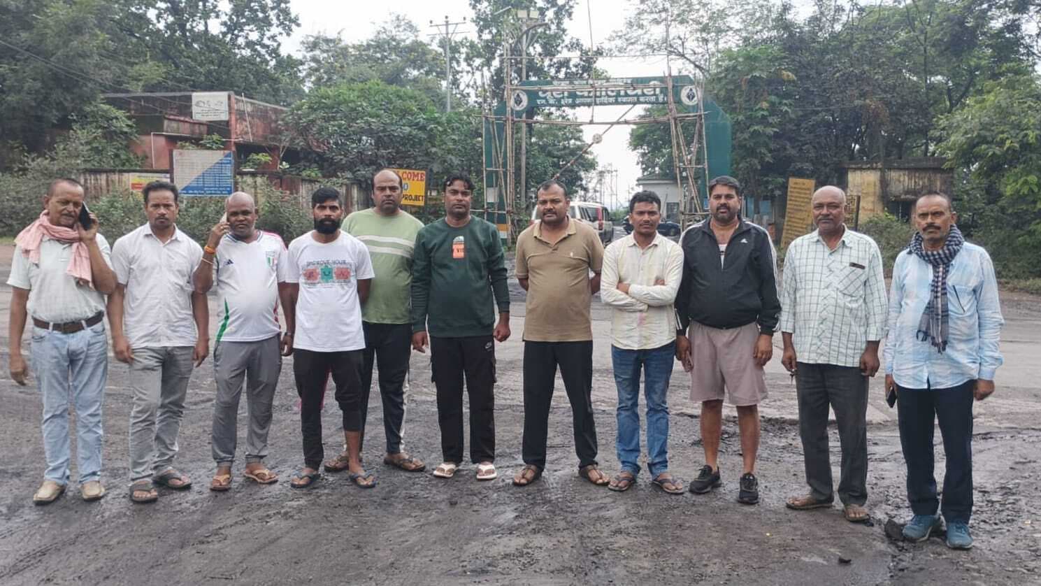 ट्रक मालिको ने चूरी में कोयला उठाव कराया बंद