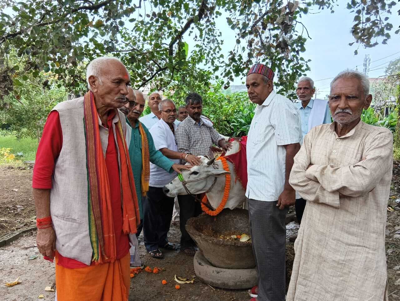 गोपाष्टमी पर गाय की रक्षा करने का लिया संकल्प
