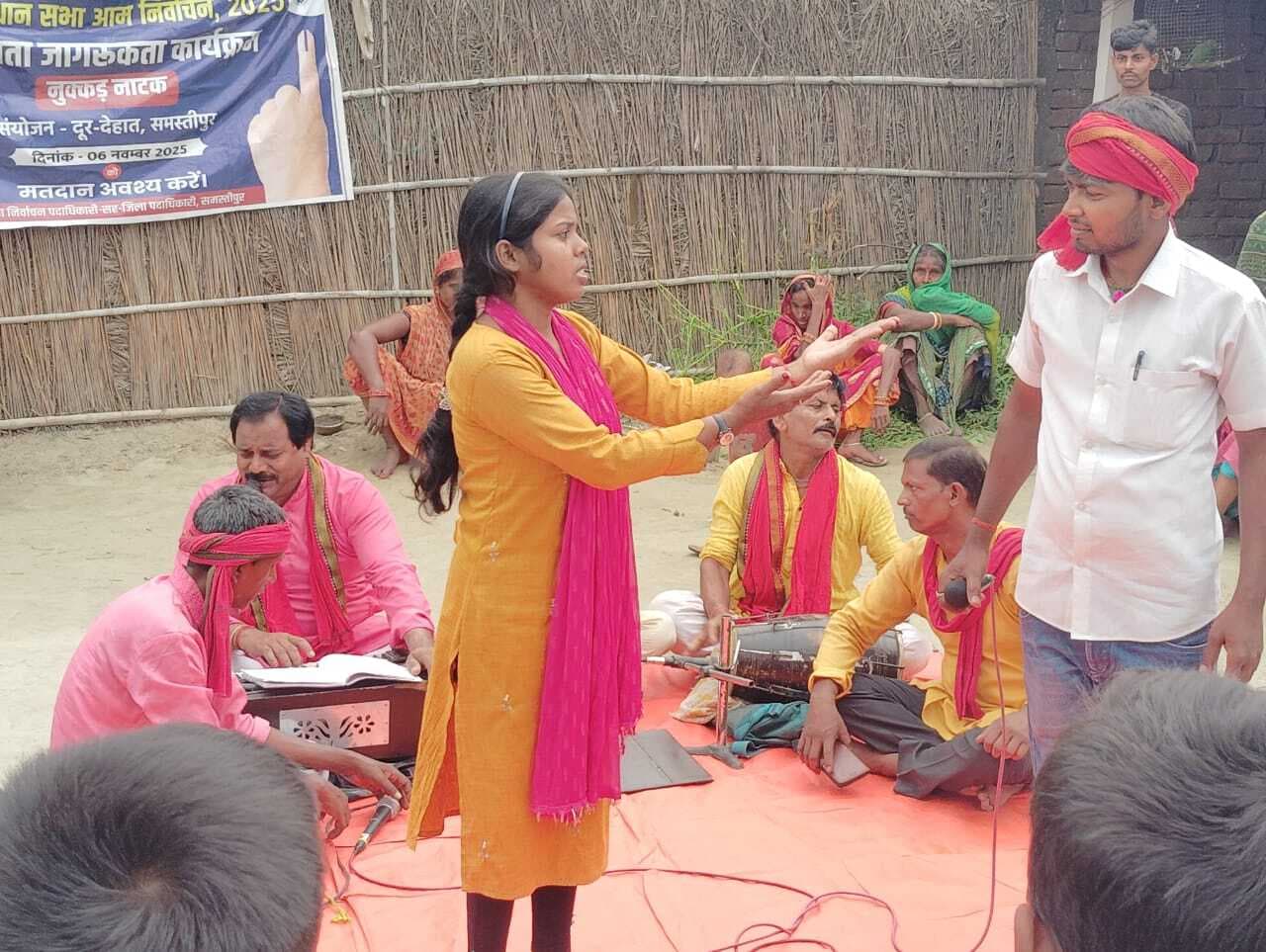 Samastipur News:नुक्कड़ नाटक के ज़रिए लोगों को किया मतदान के लिये जागरूक