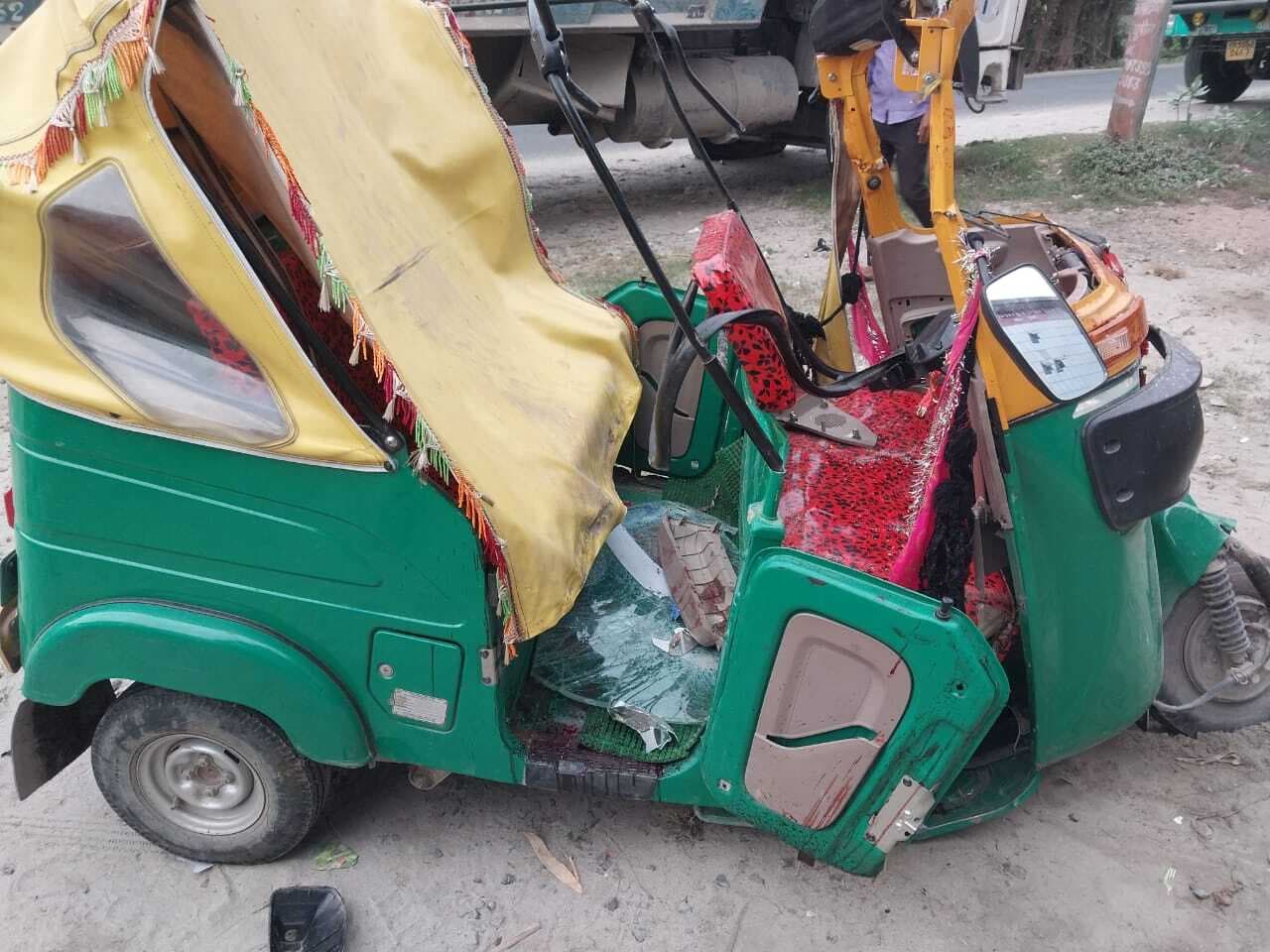 अलग-अलग सड़क हादसे में तीन लोग घायल