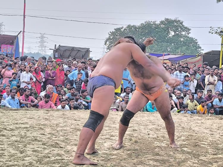 अयोध्या के बजरंगी ने कानपुर के कासिम पहलवान को दी पटखनी