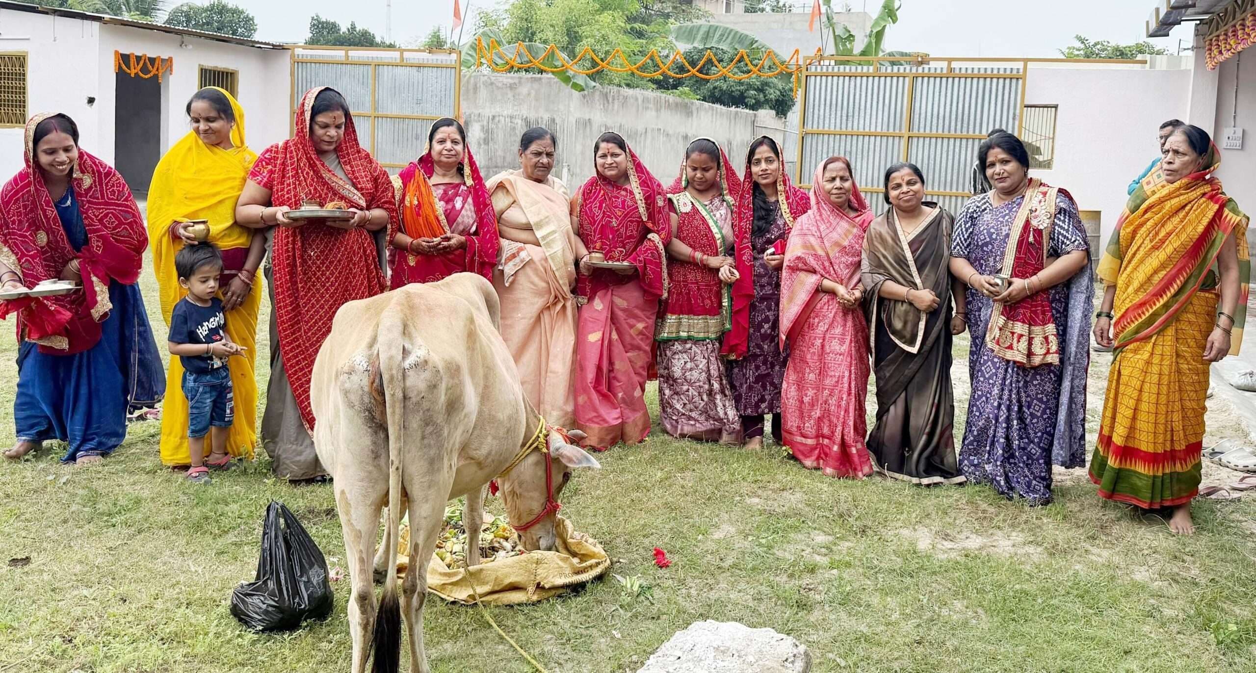 मारवाड़ी समाज की महिलाओं ने मनायी गोपाष्टमी