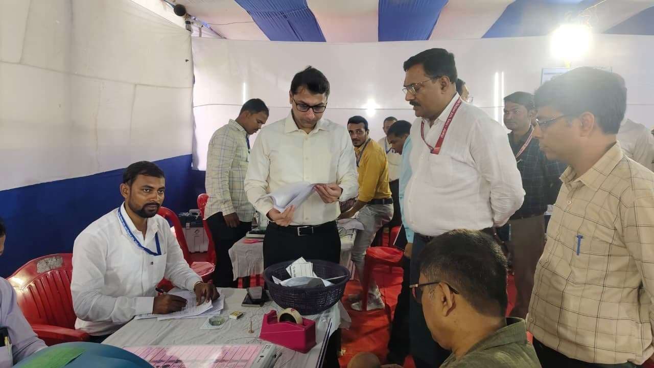 हर बूथ पर निर्वाचन कार्य आयोग के निर्देशों के अनुसार करना है : डीएम