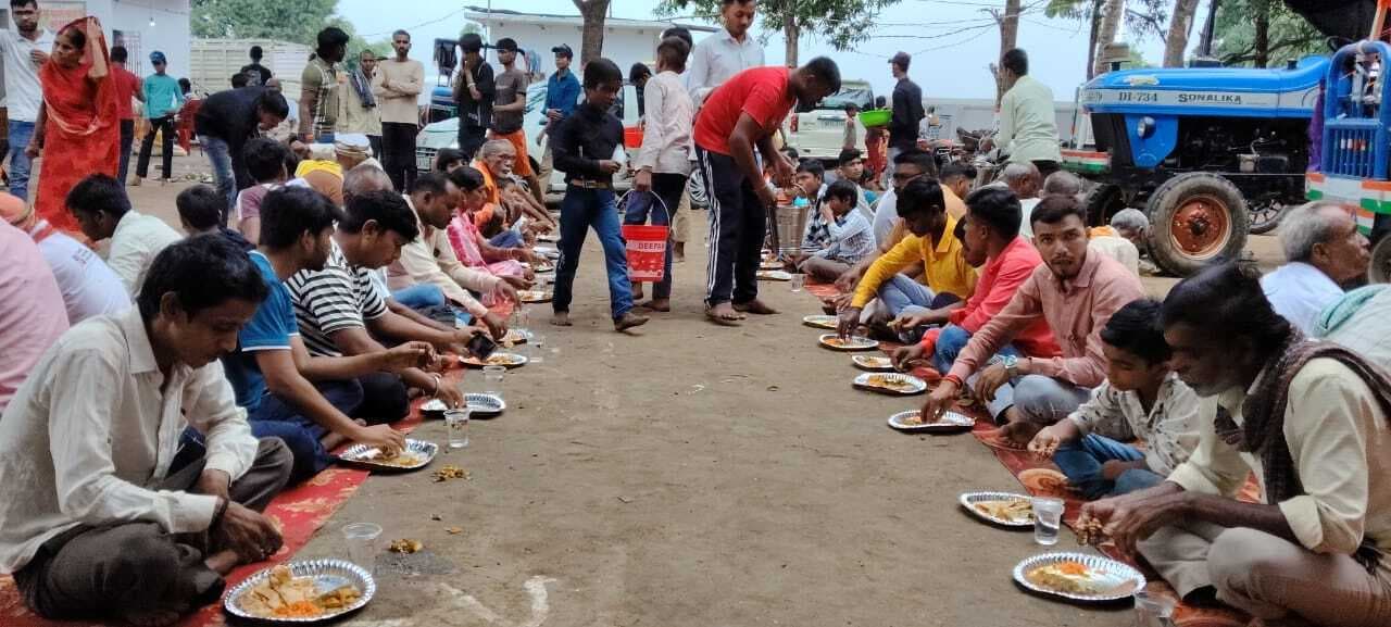 बहरी महादेव धाम में महायज्ञ के भंडारे में शामिल हुए हजारों श्रद्धालु