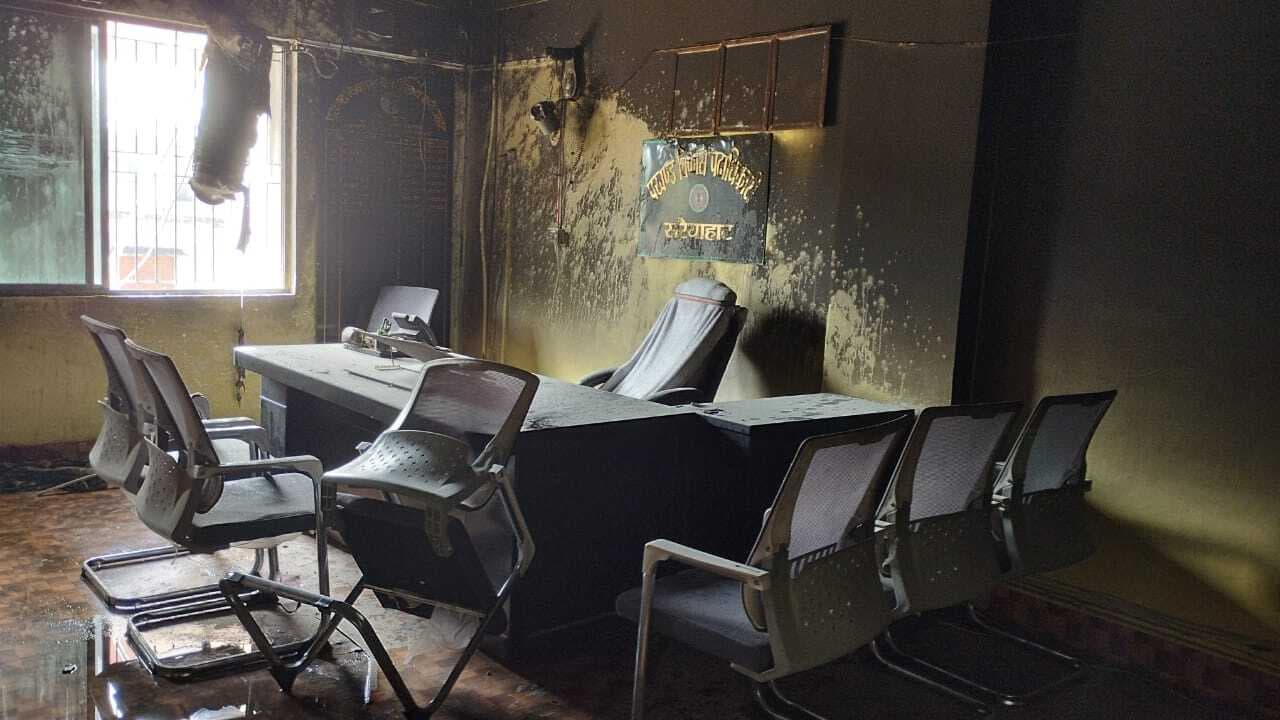 एसी ब्लास्ट से सरैयाहाट बीडीओ कार्यालय में लगी आग, फर्नीचर जलकर खाक