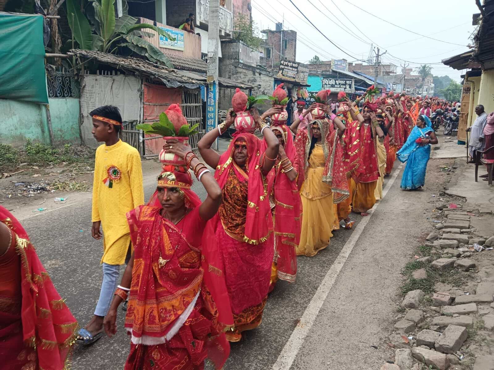 शिवलिंग की प्राण-प्रतिष्ठा को लेकर निकली कलश यात्रा