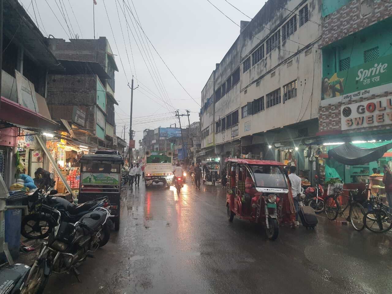 कटोरिया में भी चक्रवात मोंथा का असर, शाम से हुई झमाझम बारिश