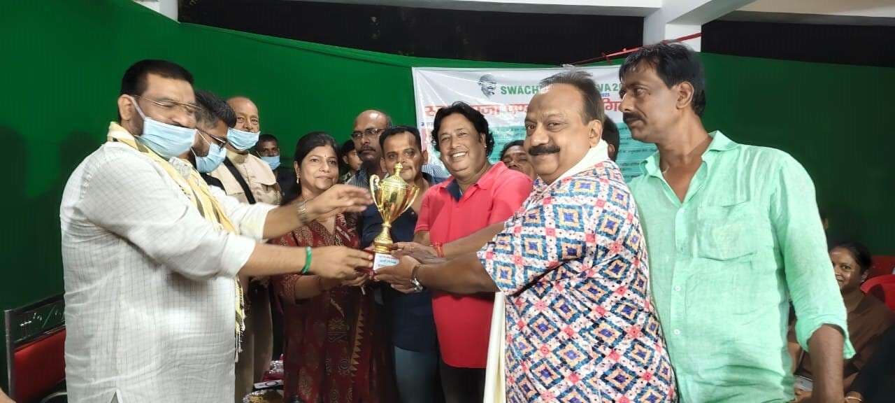 बेहतर आयोजन के लिए पूजा समितियों को मंत्री ने किया सम्मानित