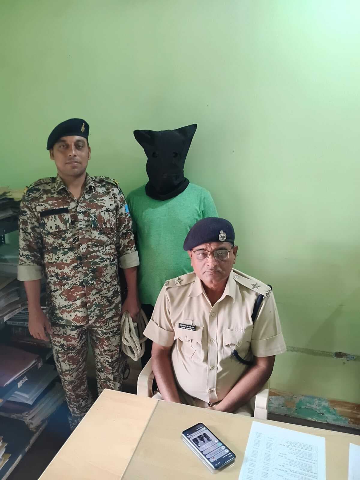 Deoghar news : विशेष टीम ने साइबर आरोपित को किया गिरफ्तार, प्राथमिकी दर्ज कर भेजा गया जेल