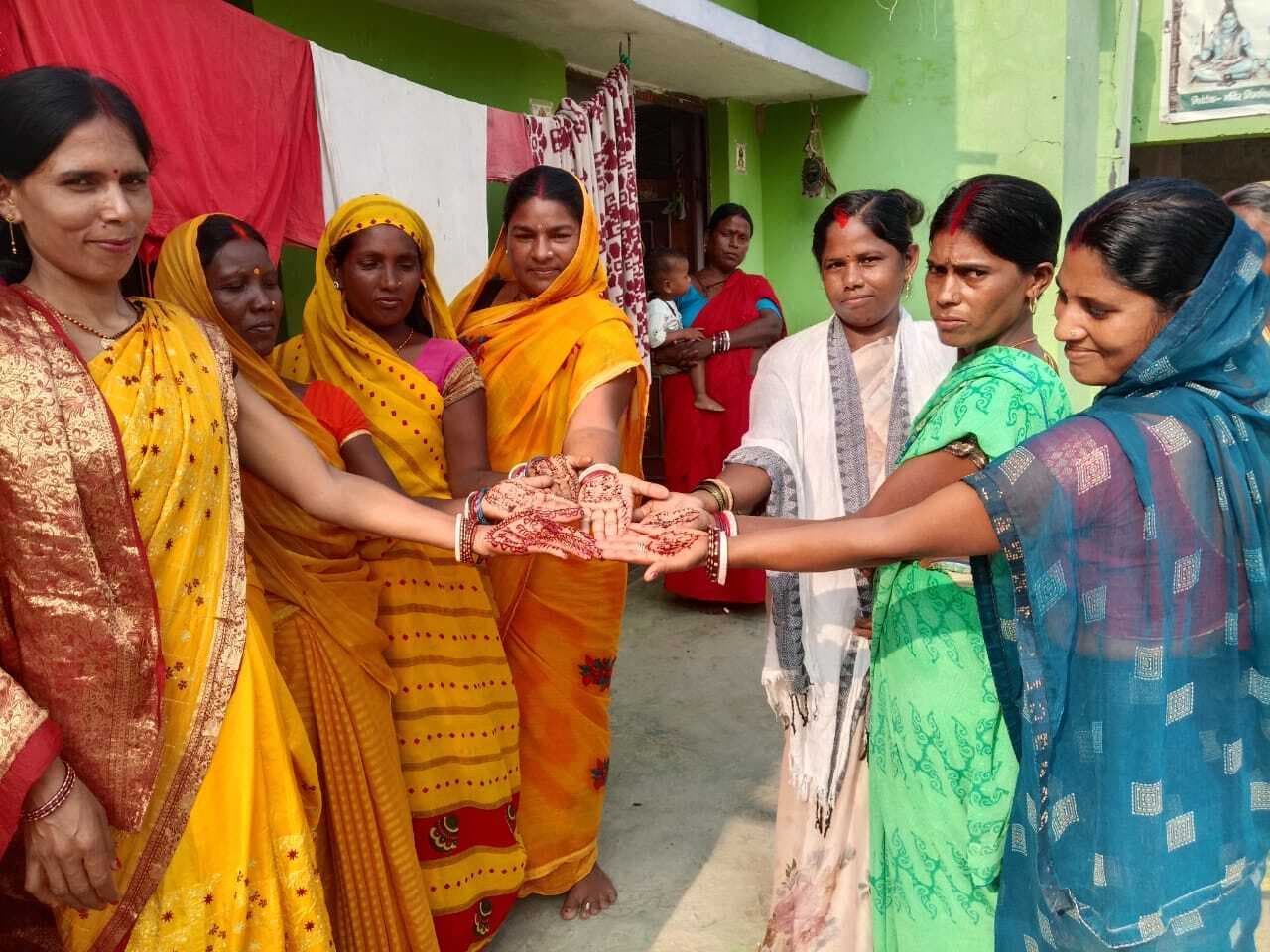 घर-घर जाकर पहले मतदान, फिर जलपान का संदेश दे रहीं जीविका दीदियां