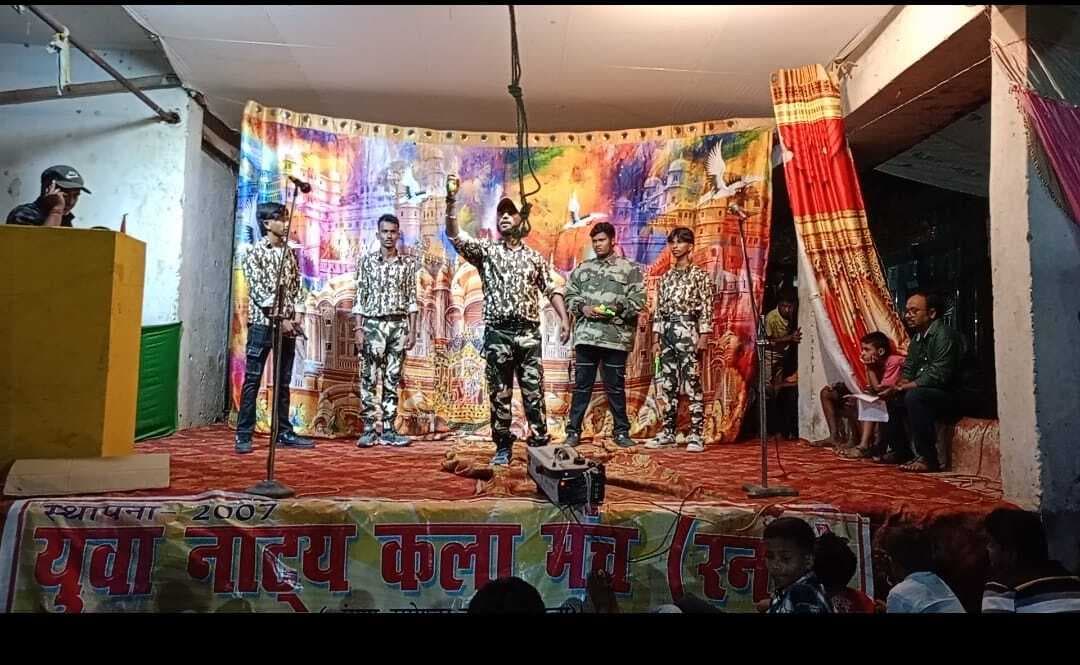 Darbhanga News: युवा नाट्य कला मंच के स्टेज पर लहराया ऑपरेशन सिंदूर का विजय पताका