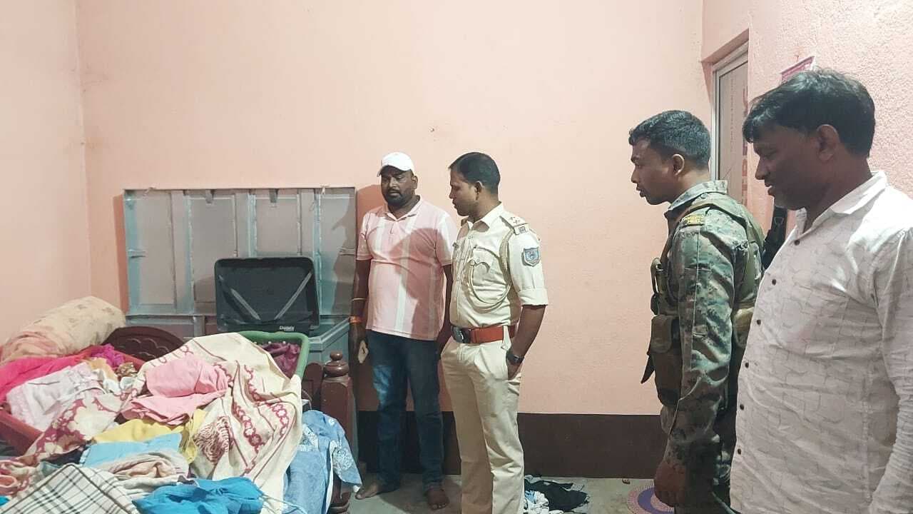 Bokaro News : छठ में गांव गया था परिवार, घर से लाखों की चोरी