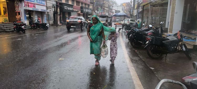 Giridih News: चक्रवाती तूफान मोंथा का गिरिडीह में दिखा असर, दोपहर को झमाझम हुई बारिश