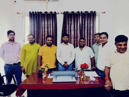 नगर व्यवसायियों ने अधिकारियों से की महत्वपूर्ण समस्याओं पर चर्चा