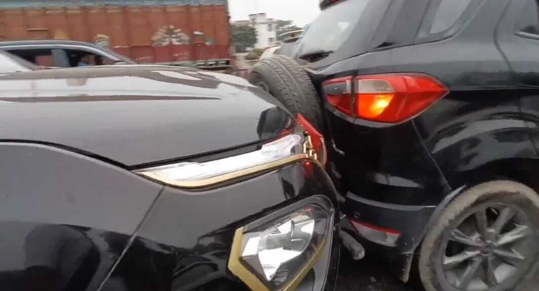 Bhagalpur news प्रशांत किशोर के काफिले में कई गाड़ियां आपस में भिड़ीं