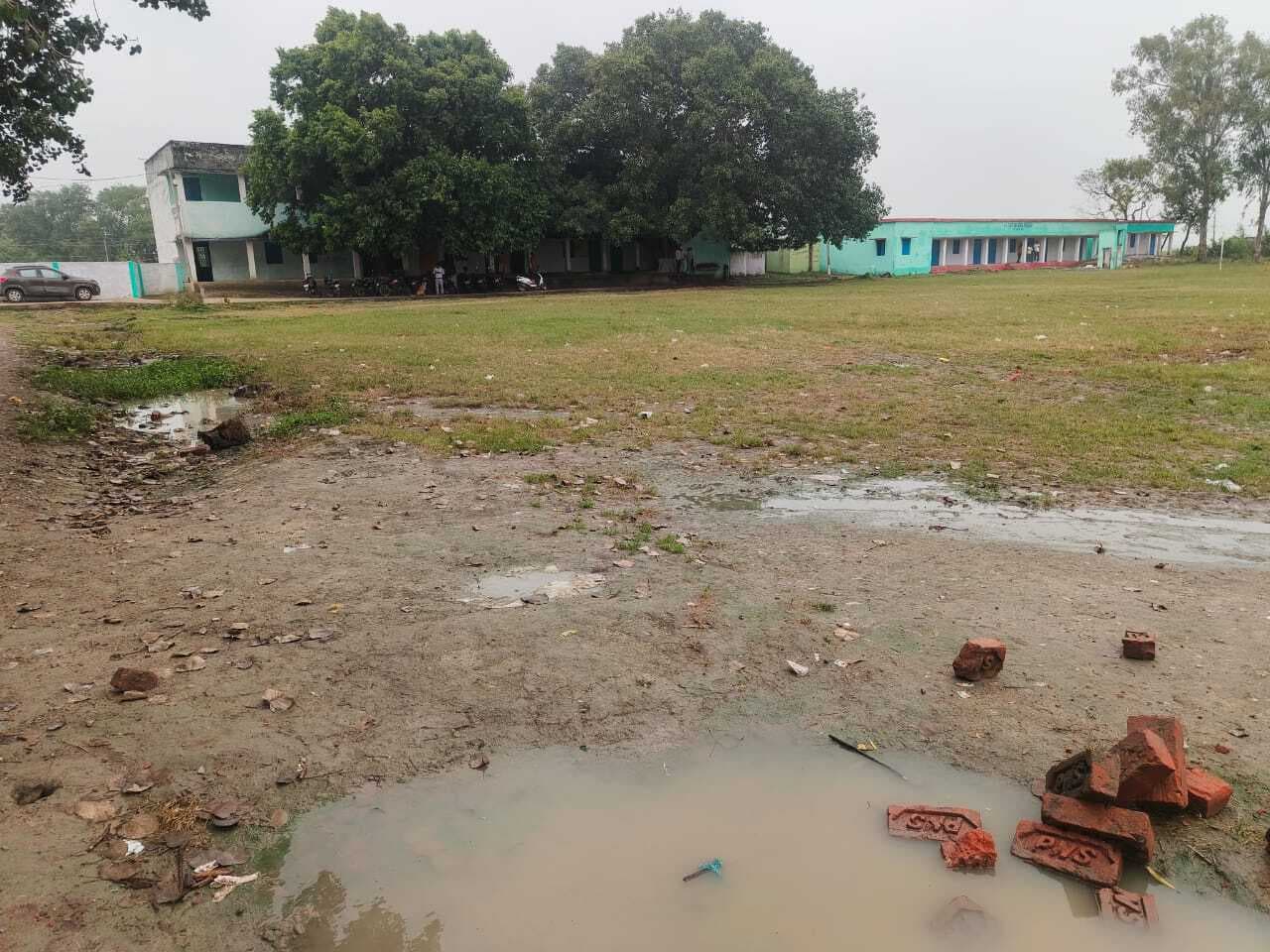 छांव हाइस्कूल का खेल मैदान का निर्माण सात माह से बंद, छात्रों में नाराजगी