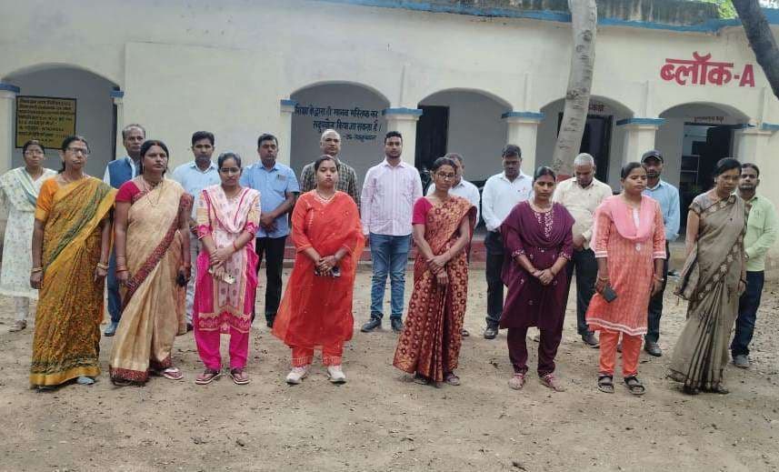 ओबरा उच्च विद्यालय के सहायक शिक्षक  की हृदय गति रुकने से मौत