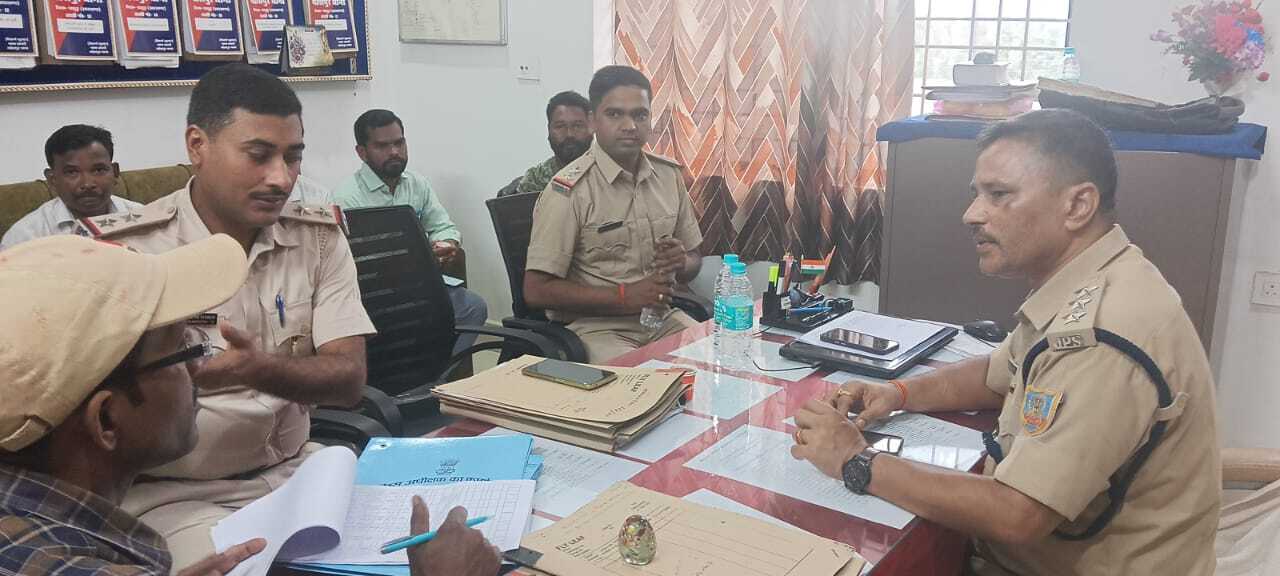 सीडीपीओ ने किया महेशपुर थाना का निरीक्षण