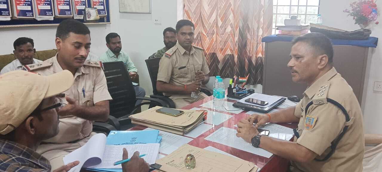 सीडीपीओ ने किया महेशपुर थाना का निरीक्षण