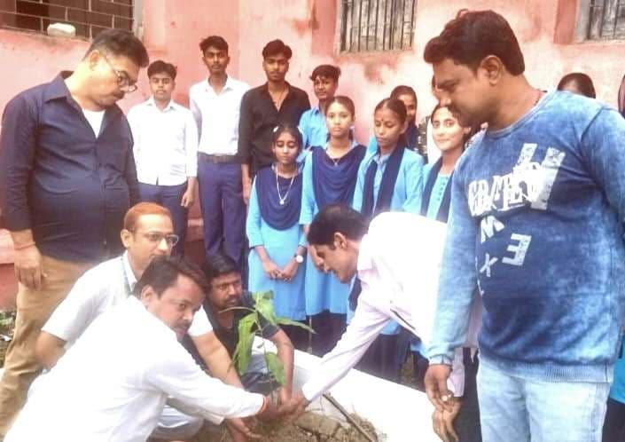 Samastipur : वातावरण को स्वच्छ बनाए रखने के लिए पौधरोपण जरूरी