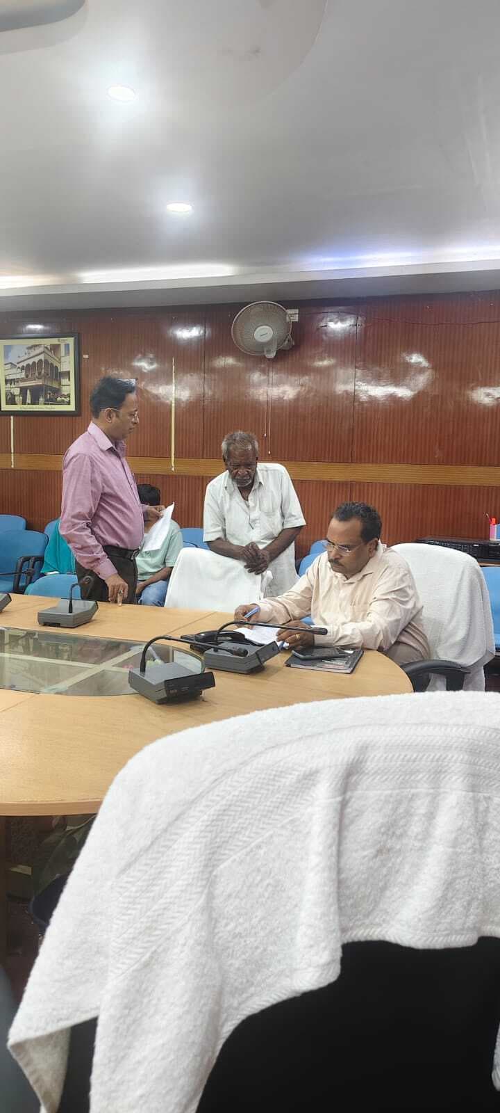 Deoghar News : जनता दरबार में आवेदनों पर त्वरित कार्रवाई का निर्देश