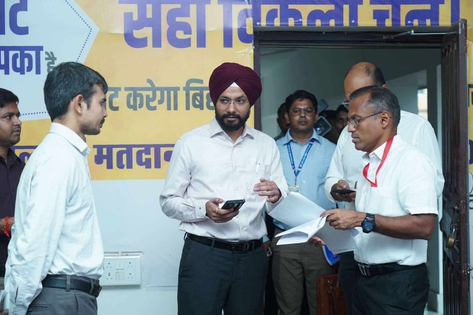 किसी भी प्रकार की सूचना तत्काल नियंत्रण-कक्ष के माध्यम से करें प्रेषित