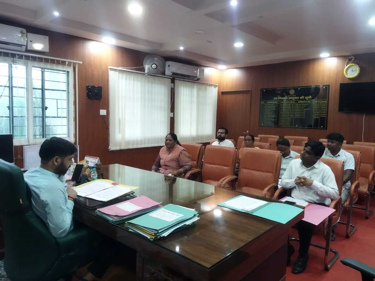 स्कूलों में बच्चों की शत-प्रतिशत उपस्थिति सुनिश्चित करें : डीडीसी