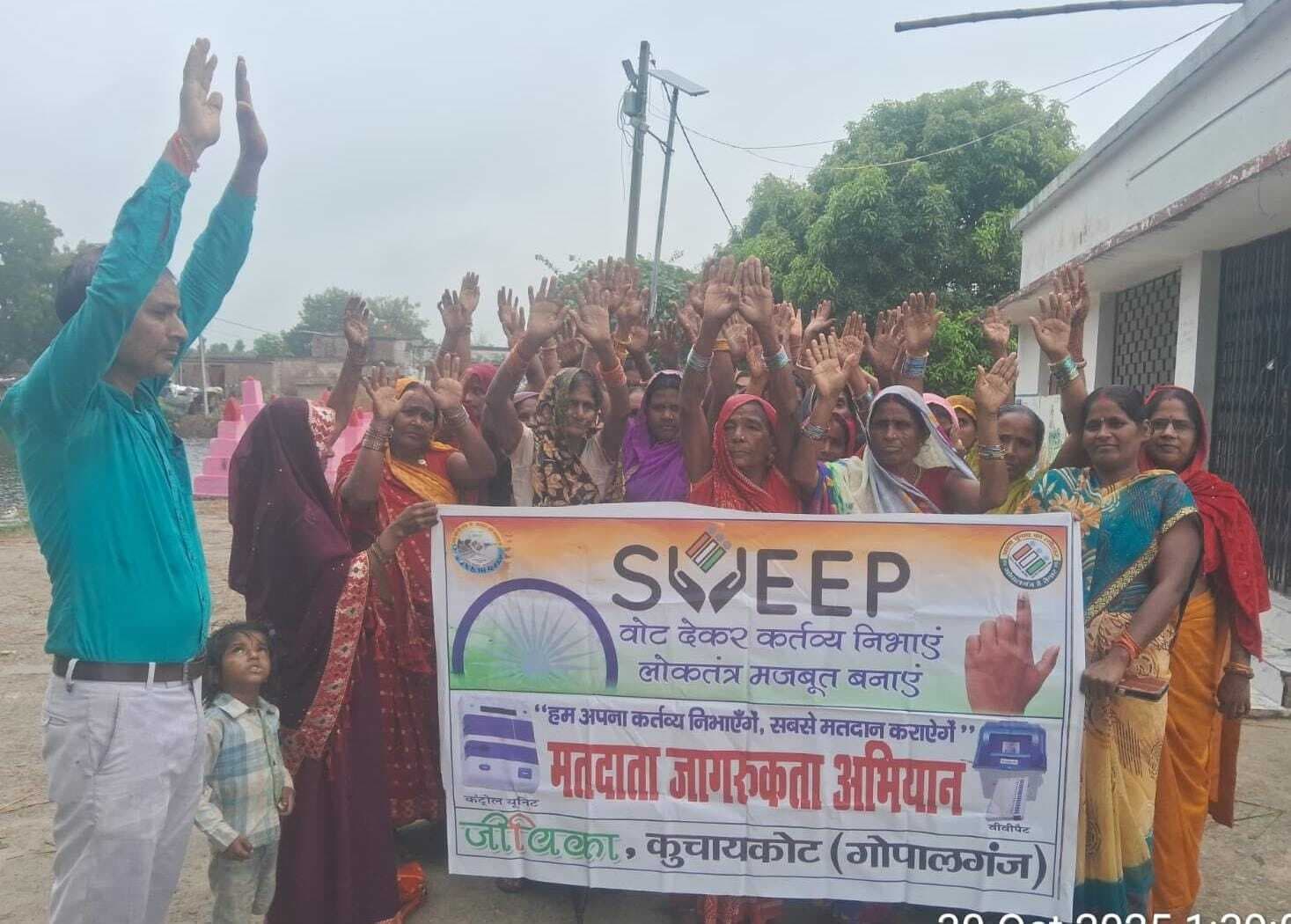 बंगालखाड़ में जीविका दीदियों ने निकाली मतदाता जागरूकता रैली