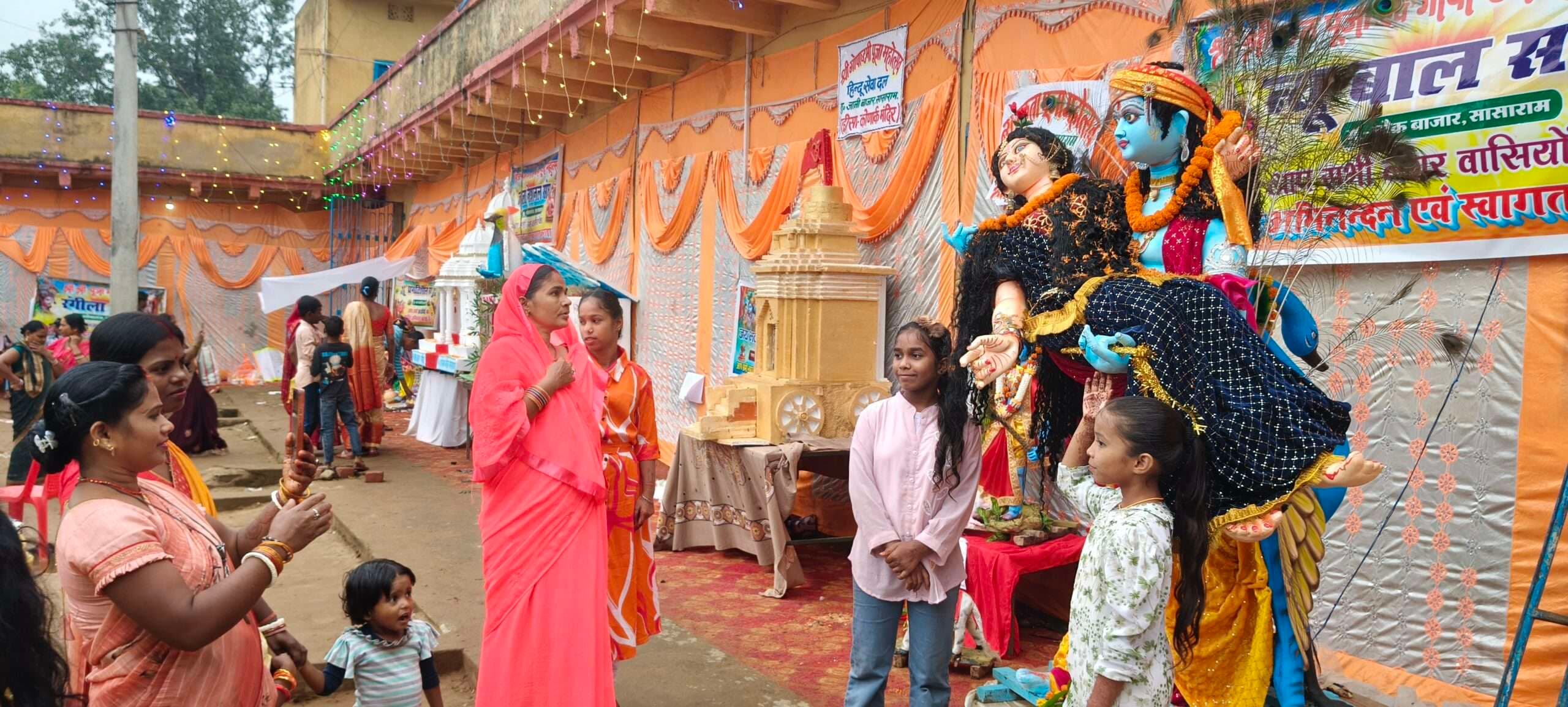 गोपाष्टमी पर पूजा कर गायों को खिलाया गया चारा