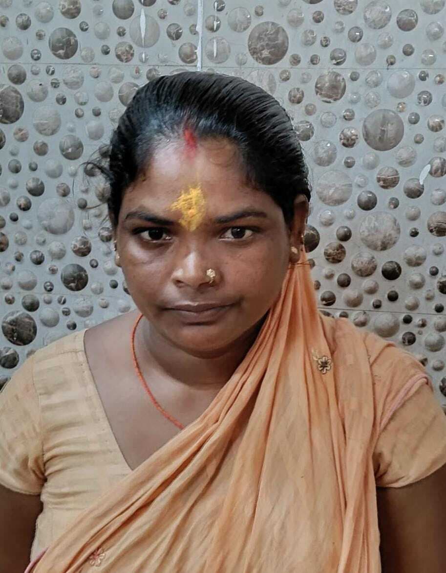 बासुकिनाथ मंदिर गर्भगृह में चेन चोरी करती महिला धरायी