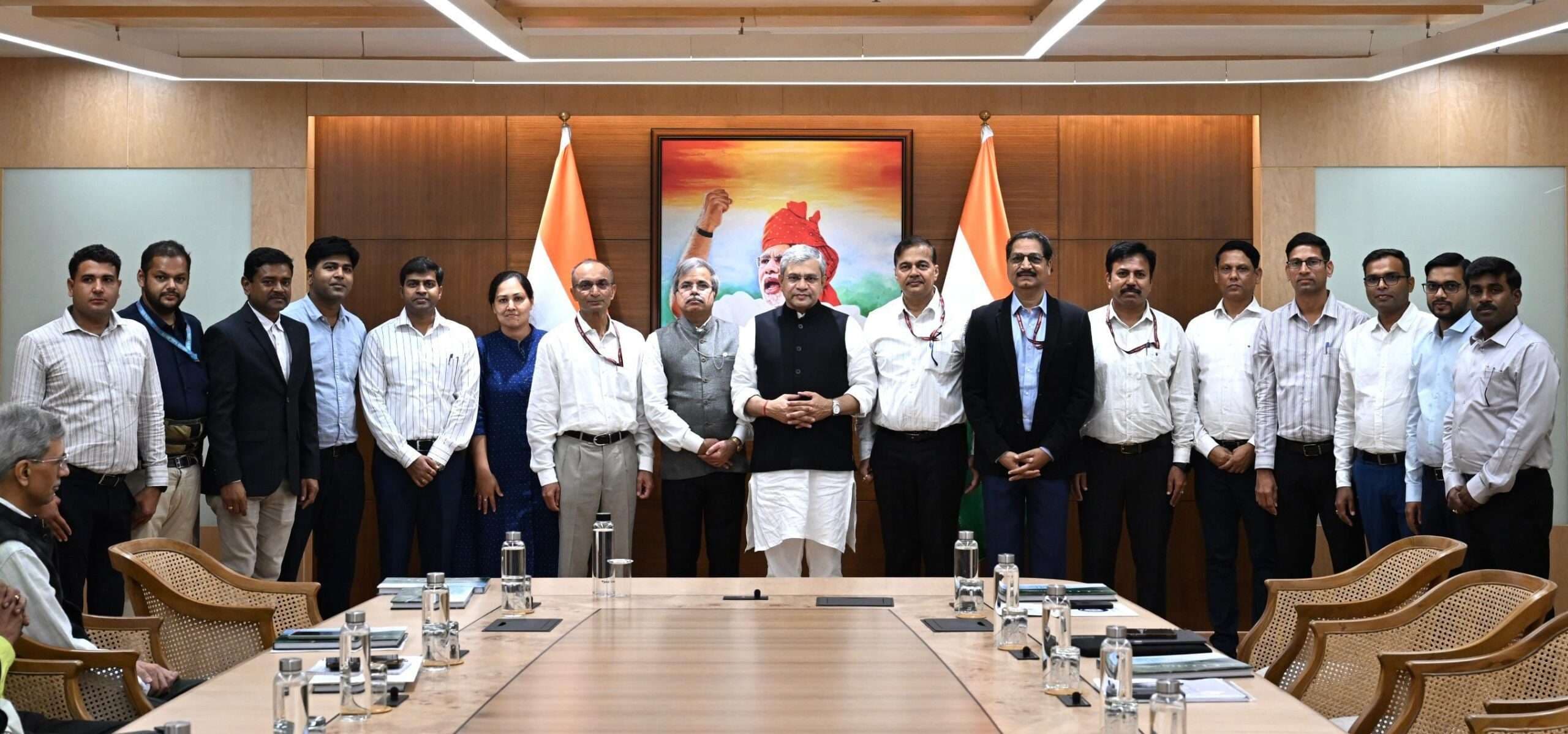 अररिया–गलगलिया बइरबी-सायरंग नई रेल लाइन परियोजनाओं की टीमें सम्मानित